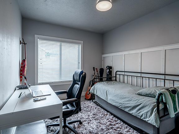 5th image of 4142 N Cresthaven Ln