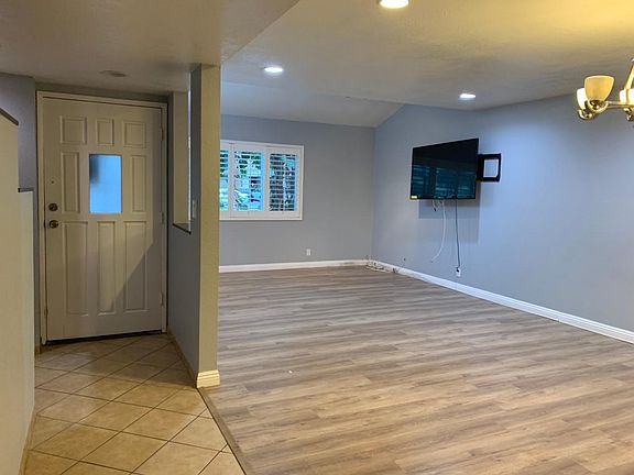 2nd image of 711 S Del Mar Ave APT D