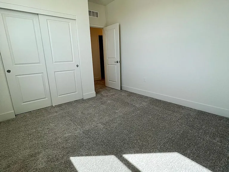 3357 Adirondack St — Photo 22