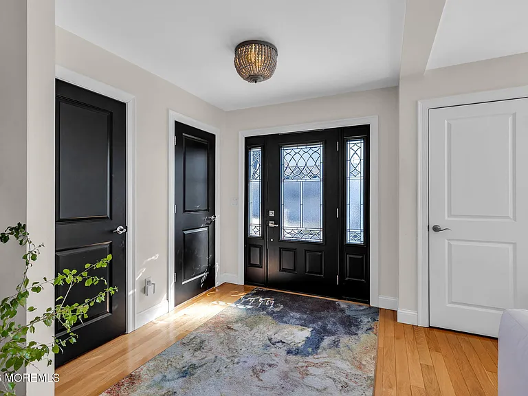 550 Whiting Ave — Photo 11