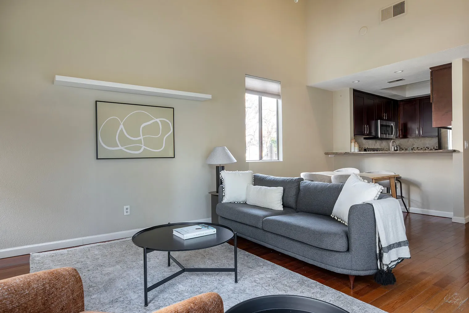 2 bed, 977 sqft, $3,150 — Photo 2