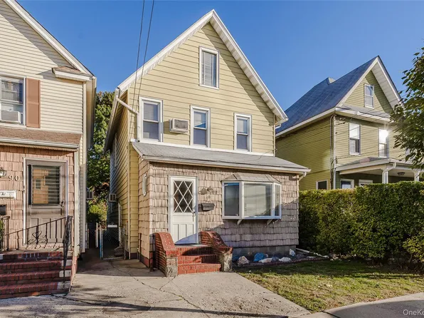 88 Searing Ave, Mineola, NY 11501