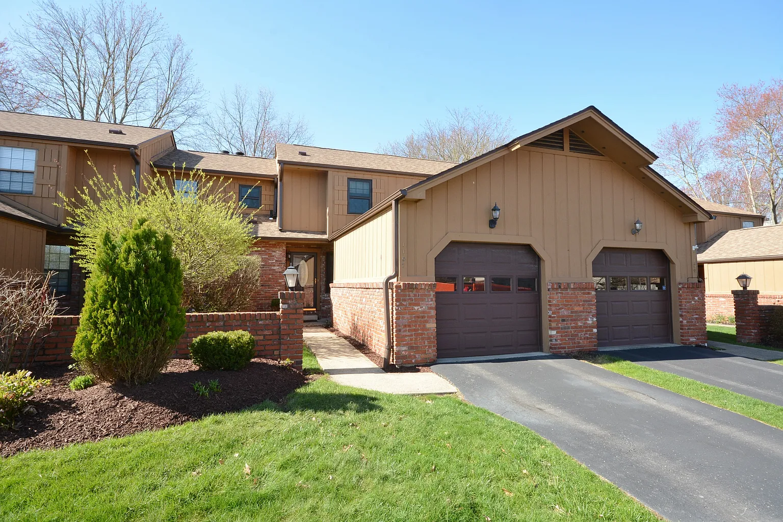1107 Valleyview Dr photo 1