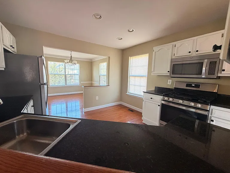 434 Lilac Ter NE — Photo 10