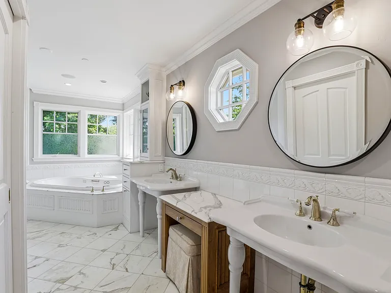 300 Sunkist Ln — Photo 24