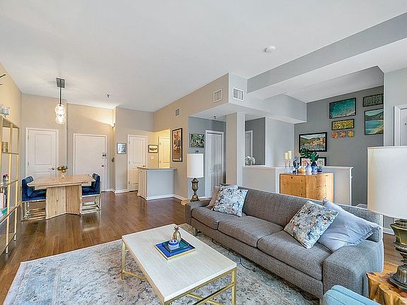 3rd image of 347 Varick St APT 114A