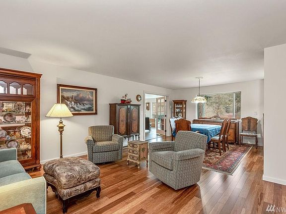 5th image of 51 Downey Ln
