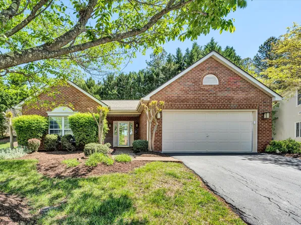 3802 Parkway Place Dr, Roanoke, VA 24018