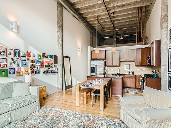 5th image of 2545 S Dearborn St APT 318