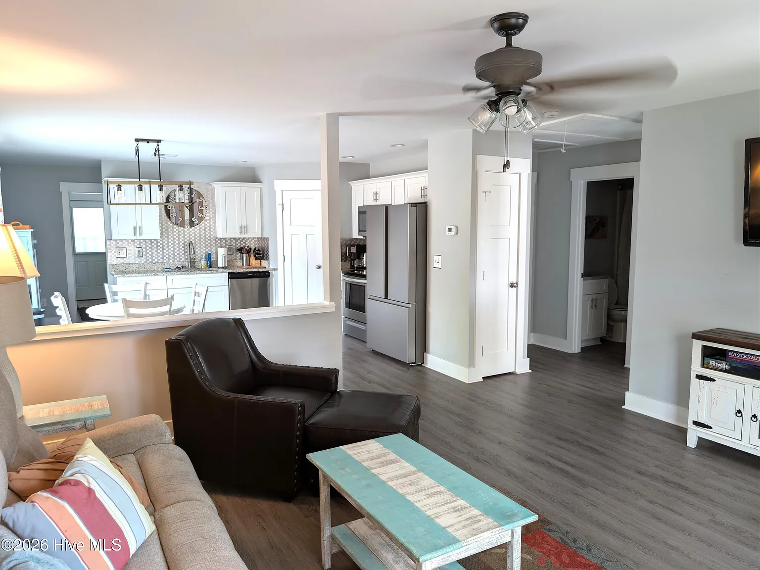 3 bed, 2.0 bath, 1232 sqft, $1,900 — Photo 4