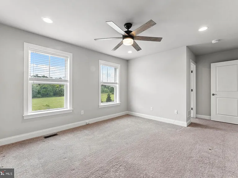 38 Lacey Ln — Photo 32