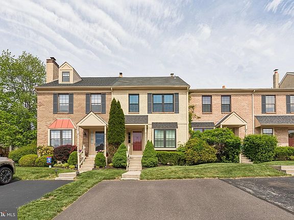 2nd image of 537 Bassett Ln