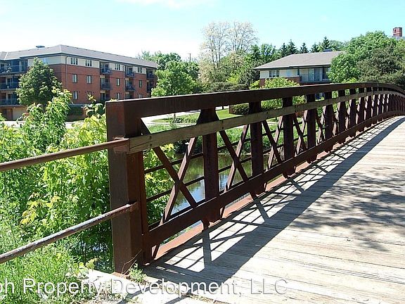 3rd image of 802 Riverwalk Dr APT 203