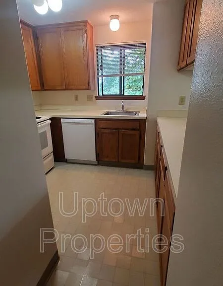 1516 SW Dewitt St #1516 — Photo 1