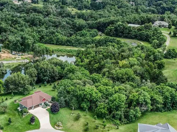 1360 Lakewoods Ct NE, Swisher, IA 52338