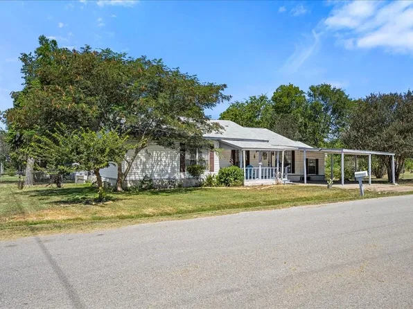 1206 W 8th St, Caldwell, TX 77836
