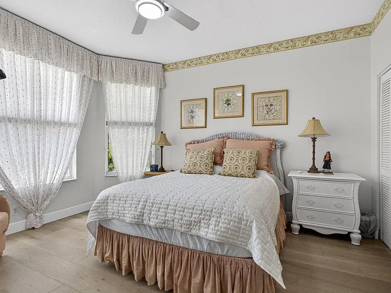 10880 Northgreen Dr — Photo 24