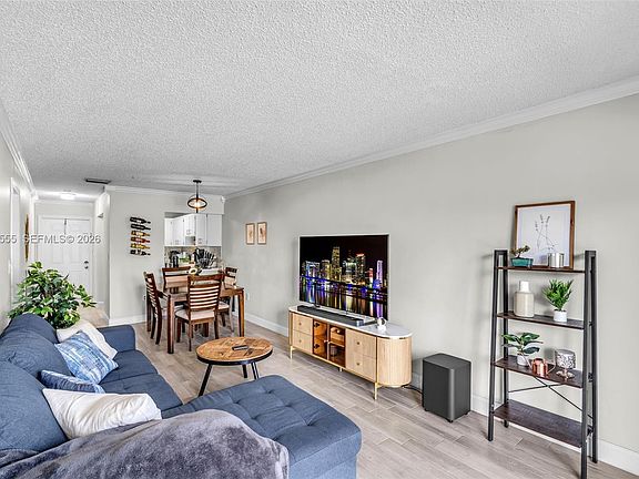 2nd image of 2514 Taylor St APT 11