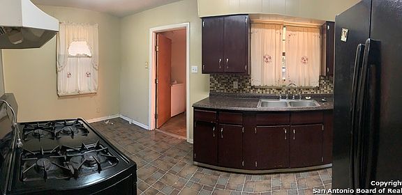 5th image of 3919 Spear St