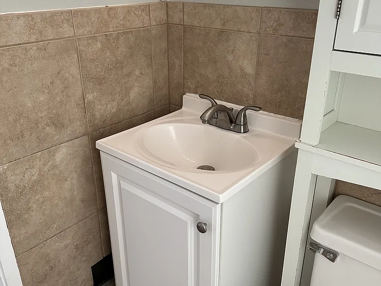 10 N Floyd St — Photo 25