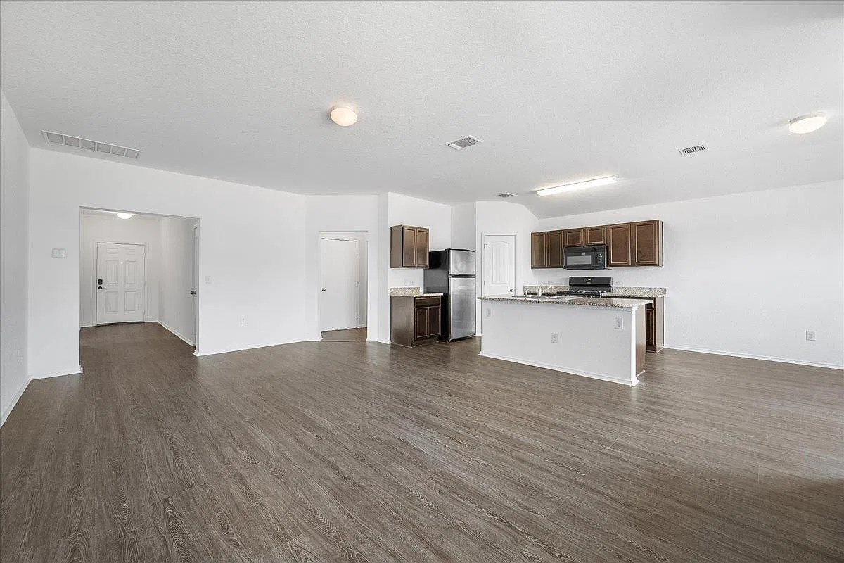3 bed, 2.0 bath, 1464 sqft, $1,850 — Photo 1