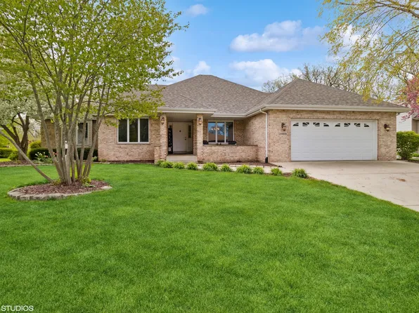 24615 S Blackhawk Dr, Channahon, IL 60410