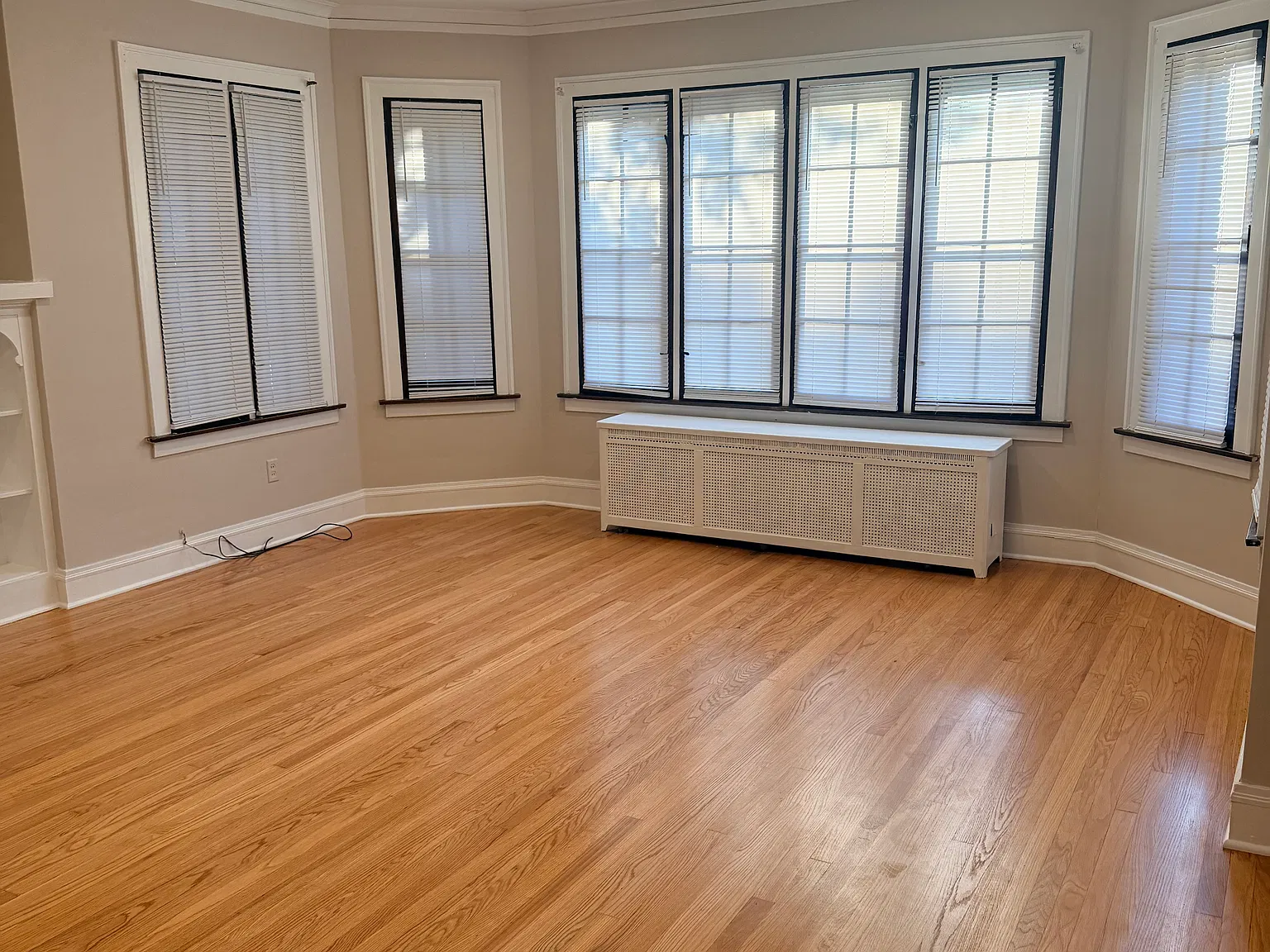 3 bed, 1.5 bath, 1700 sqft, $2,000 — Photo 2