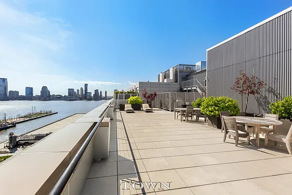 Sold by Town Residential | media 22