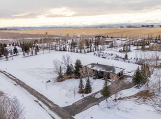 28 E Clover Ln, Rocky View County, AB T3Z1G9