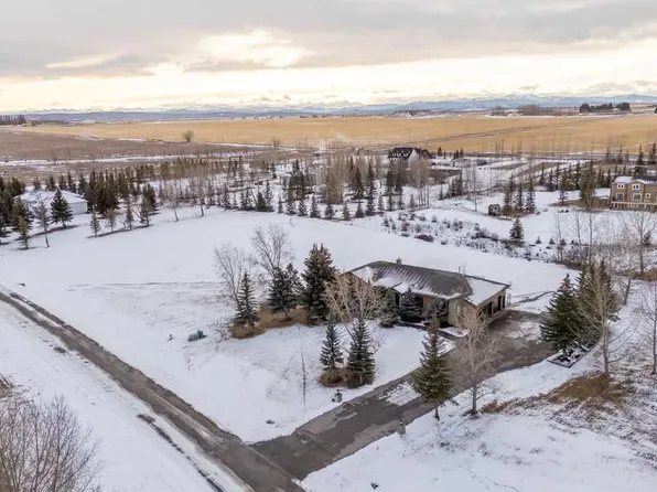 28 E Clover Ln, Rocky View County, AB T3Z 1G9