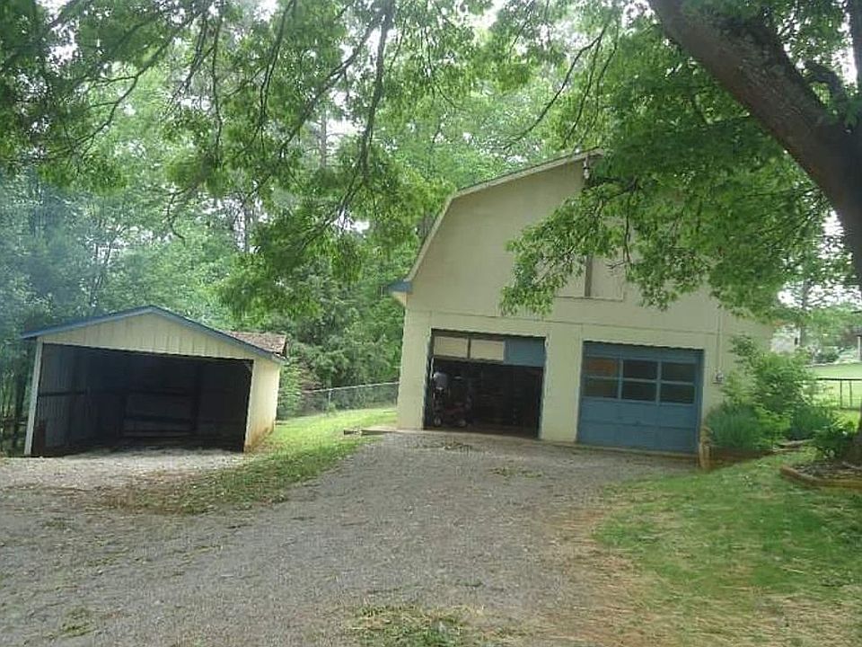 2nd image of 3867 Melissa Ln