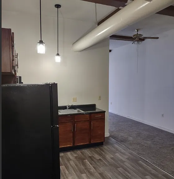 Marlboro Classic Apt & Redwood Square — Photo 41