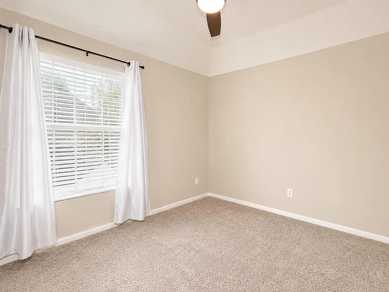7207 Emerald Glen Dr — Photo 16