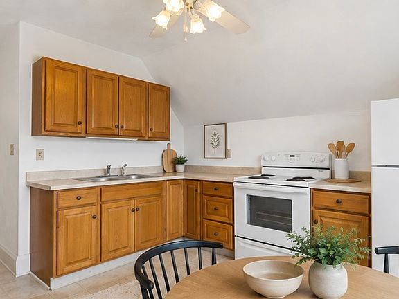4th image of 501 N Main St APT 3
