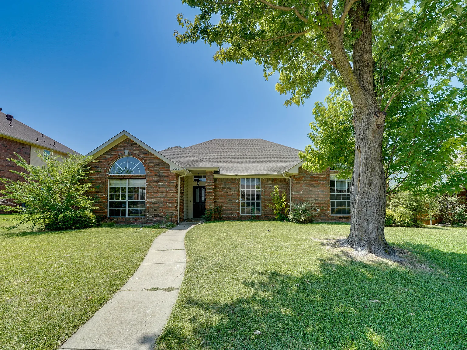 3 bed, 1995 sqft, $2,545 — Photo 2