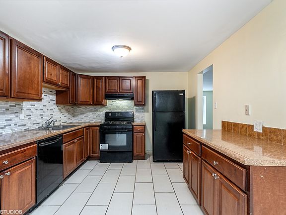 3rd image of 16920 Old Elm Dr