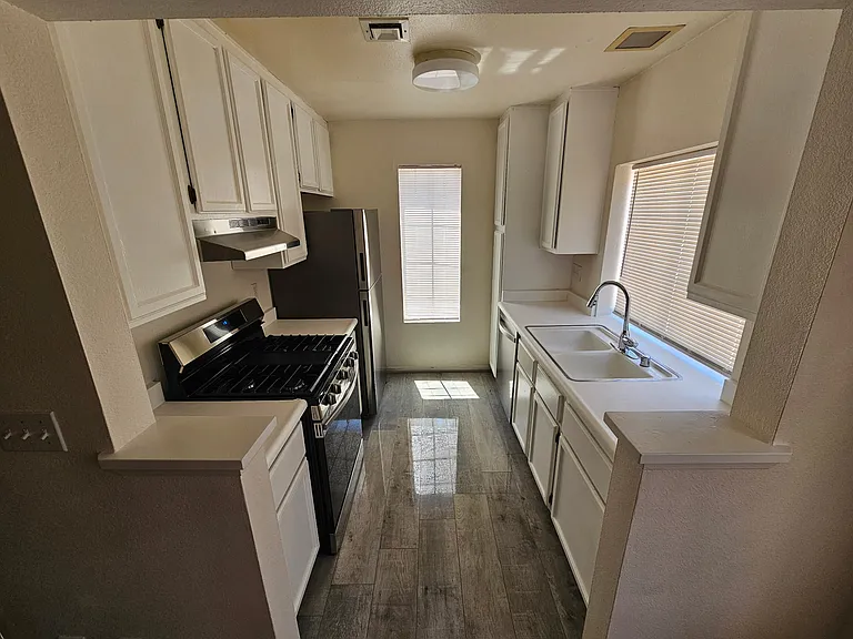 4805 Nara Vista Way — Photo 11
