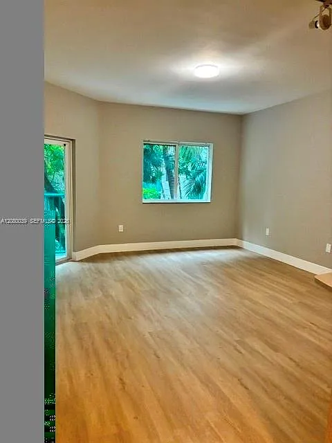 Valencia Condo — Photo 3
