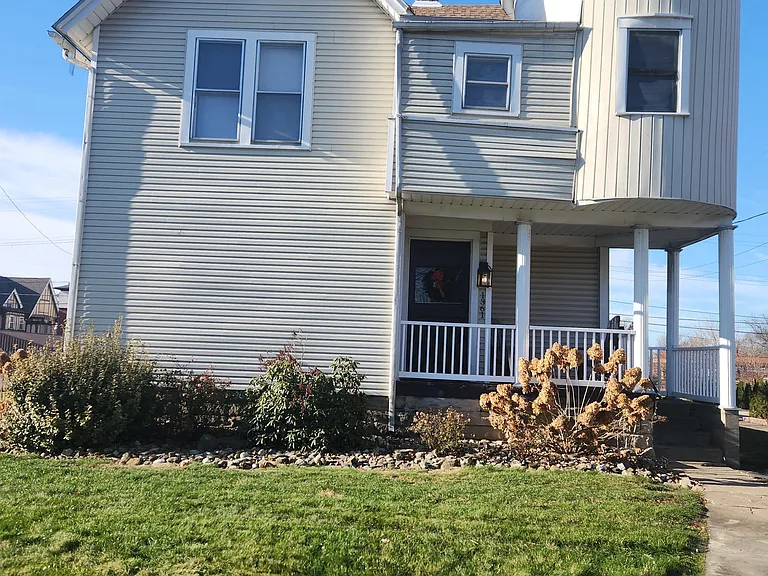 1361 Woodland Ave NW — Photo 7