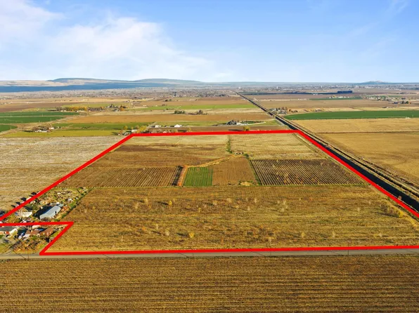 6263 Ashue Rd, Wapato, WA 98951