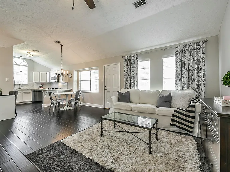 1118 Chelsea Ln — Photo 5