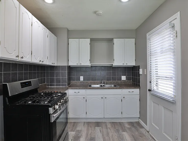 2725 Allegheny Ave — Photo 11