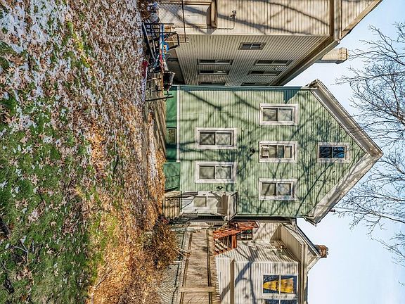2nd image of 45 Jacques St