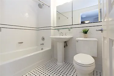 Rented by R New York