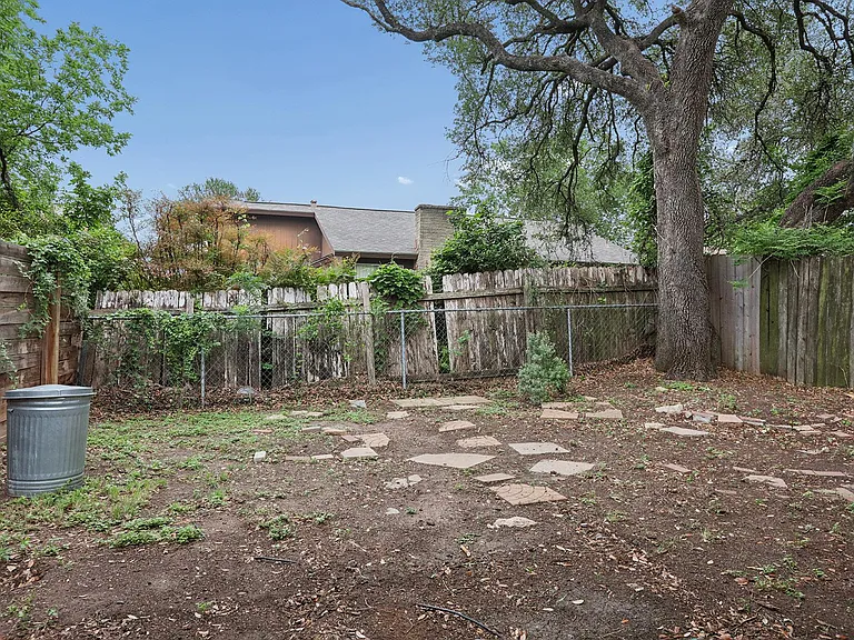 6803 Woodhue Dr #B — Photo 14