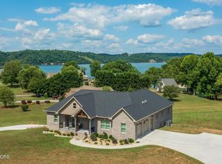 107 Duck Pond Dr, Dandridge, TN 37725
