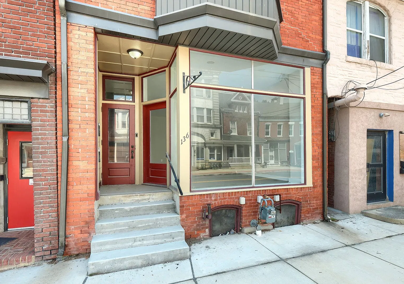 Studio, 3800 sqft, $895 — Photo 2