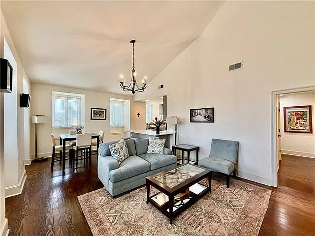 2 bed, 2.0 bath, 1172 sqft, $2,300 — Photo 4