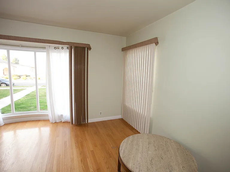 404 E Orange St — Photo 6