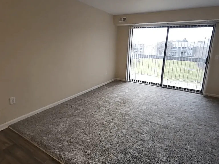 Three Oaks Apartments — Photo 39